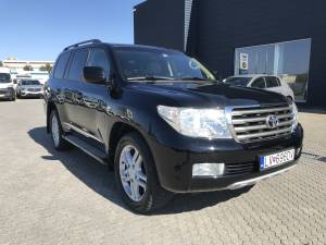 Toyota Land Cruiser 200  diesel Levice1