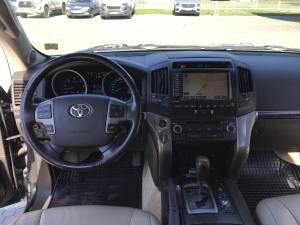 Toyota Land Cruiser 200  diesel Levice14