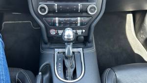 Ford mustang benzín Levice15